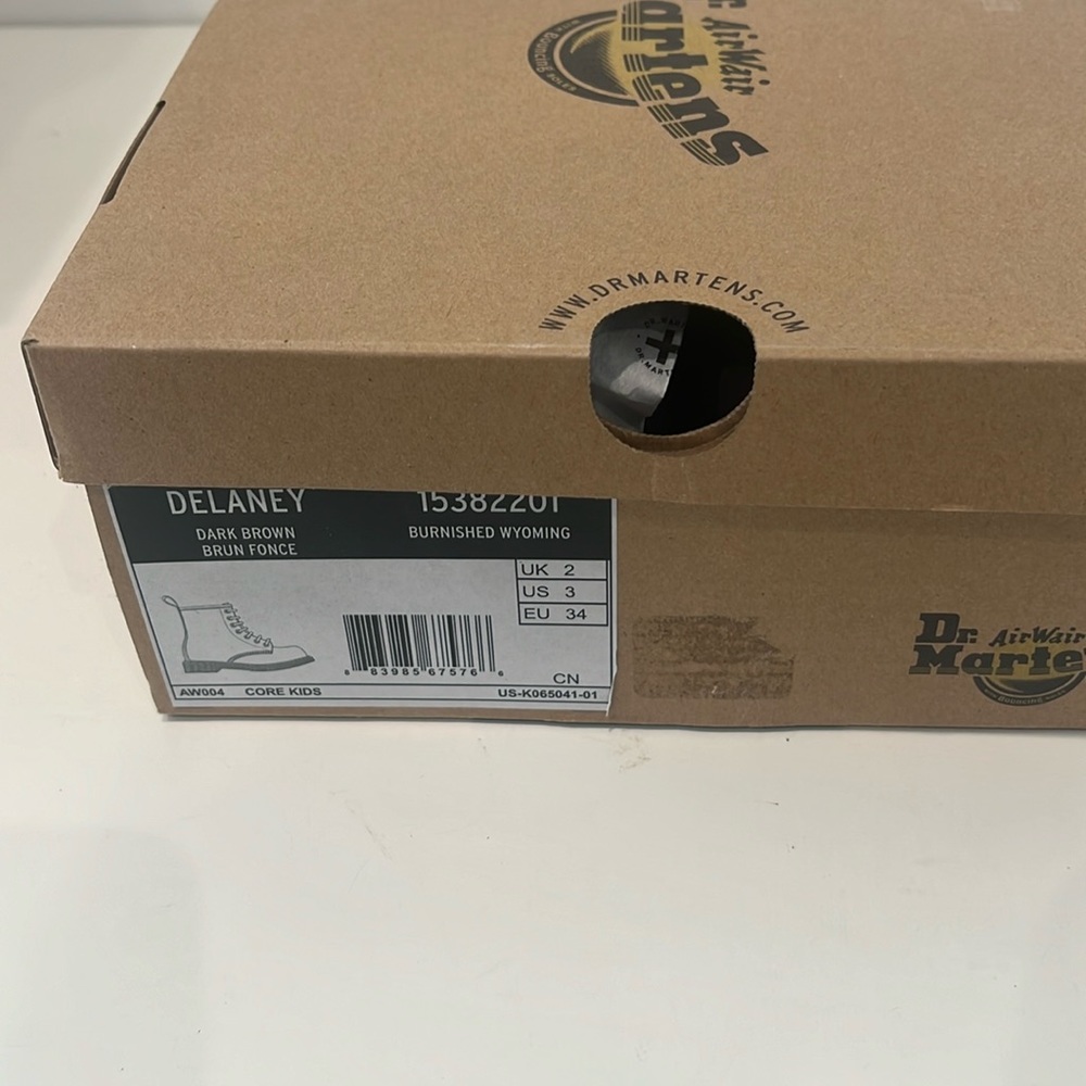 NIB authentic Dr Martens Delaney